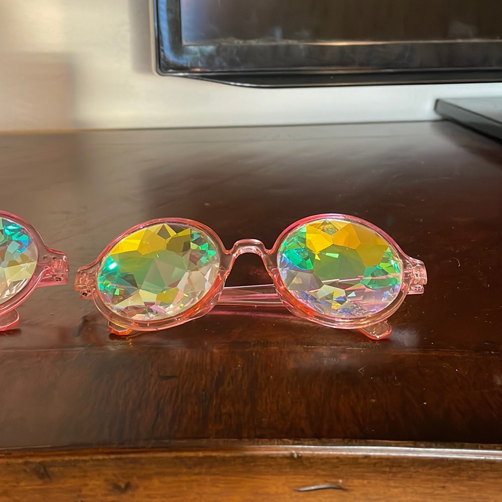 Pink rim diffraction glasses
